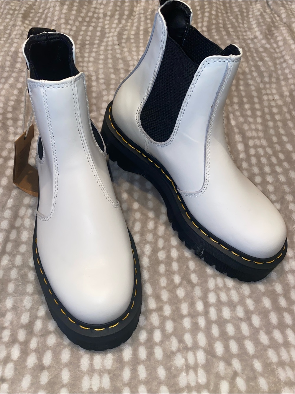 DR MARTENS 2976 Quad platform Chelsea white boots. Sz 9